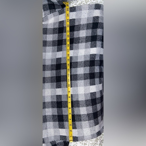 Find Women’s 3X Plaid Sweater - Picture 5 of 5